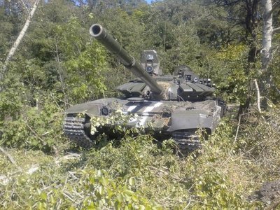 Захваченный правительственными войсками Т-72Б3. 28 августа 2014.