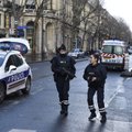 Pariisis tapeti politseijaoskonda tungida üritanud relvastatud mees