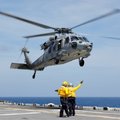 USA lennukikandja tekile kukkus helikopter, mereväelased said vigastada