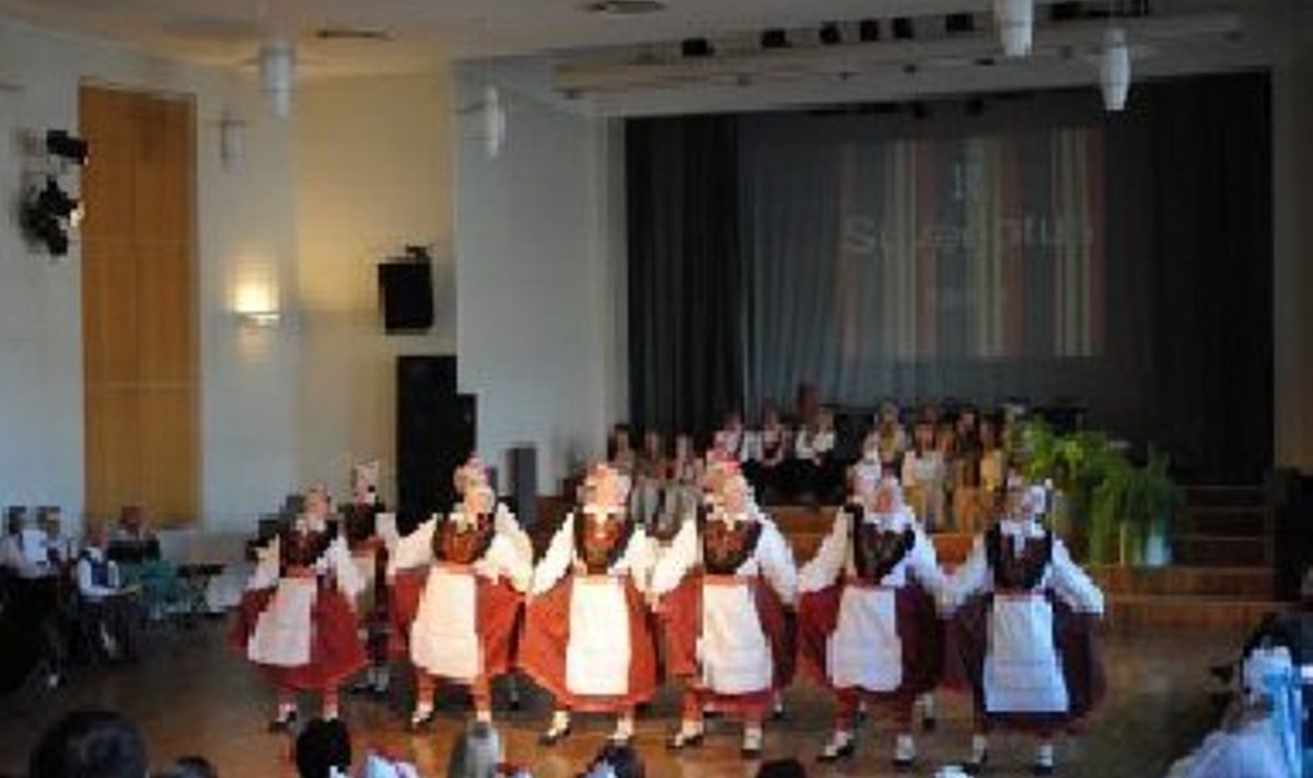 Uute naiste tantsude konkurss Jõgeval (Foto: Anu Kurm)