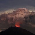 VIDEO | Vulkaani tuhapilv sulges Bali saare lennuvälja