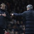 VIDEO: Klopp ja Mourinho tahtsid mängu ajal karvupidi kokku minna