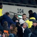 VIDEO | Tottenham langes penaltiseeria järel üllatuslikult konkurentsist, Inglismaa koondislane sattus fänniga rüselusse