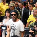 Brasiilia jalgpallilegend Ronaldinho sattus võltsdokumentidega riiki sisenemise eest uurimise alla