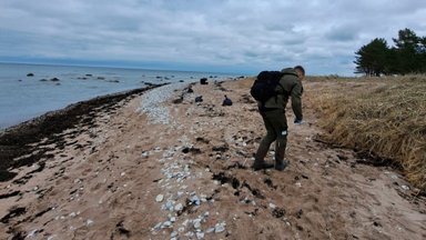 ФОТО | Лабораторный анализ определил вид загрязнения на эстонском пляже