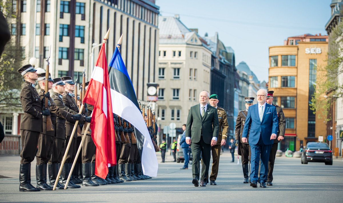 Samal ajal kui Eestis räägitakse maksutul Lätti kolimisest, on president Alar Karis juhuslikult Lätis visiidil