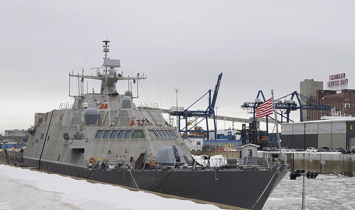 USS Little Rock Montrealis jäävangis. 
