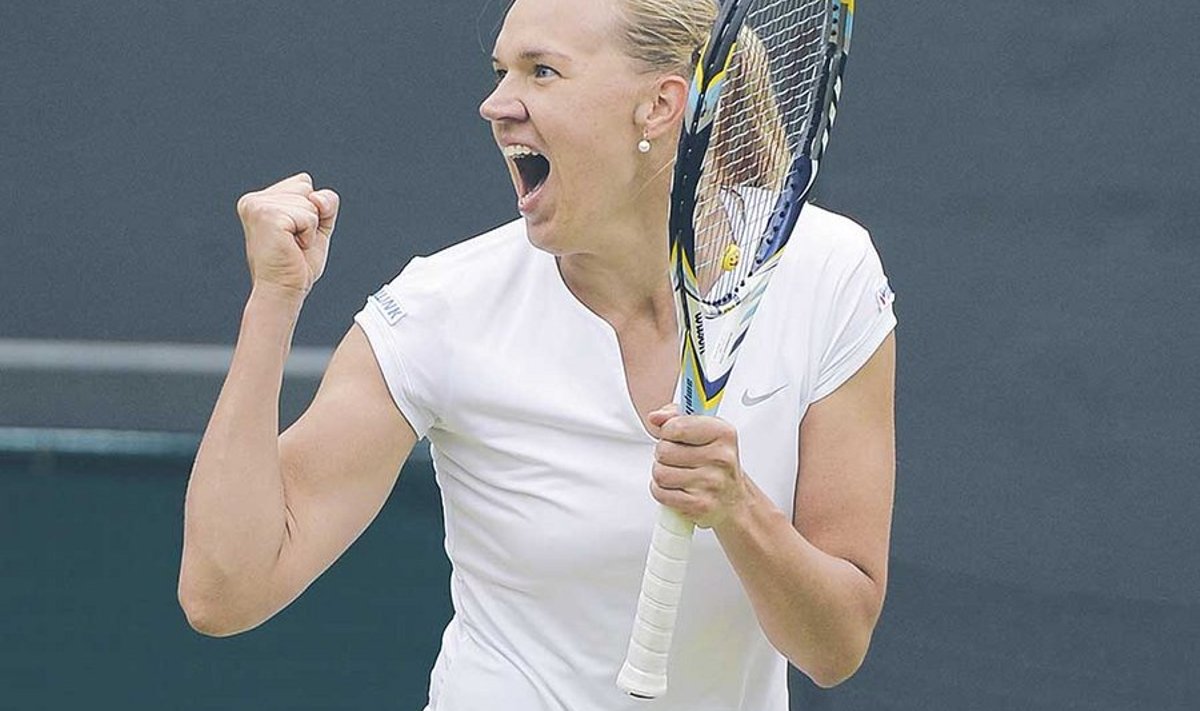 Kaia Kanepi rõõmustab Wimbledoni turniiril.