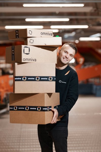 Omniva viib iga päev kohale kümneid tuhandeid pakke üle Eesti.