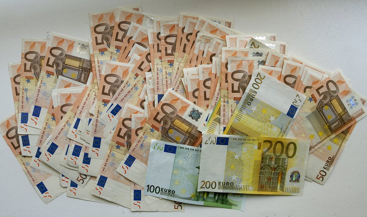Seitse tuhat eurot sularaha