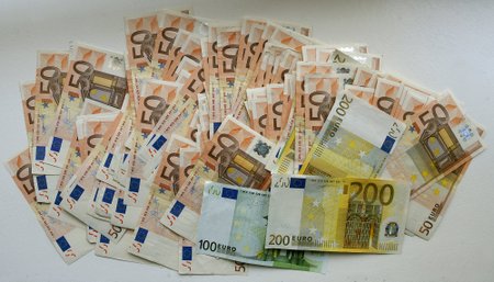 Seitse tuhat eurot sularaha