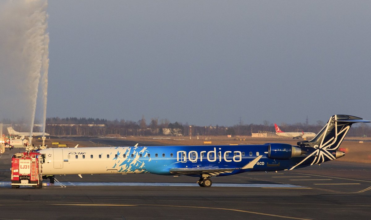 Nordica värvides Bombardieri tervitati Tallinnas veeväravatega