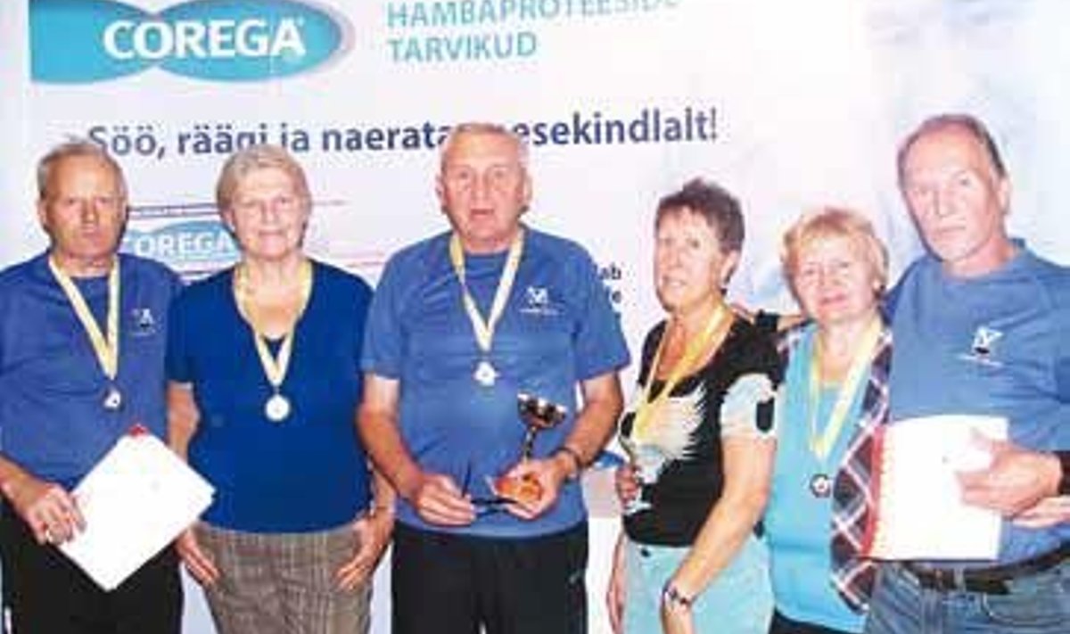 Võistkond koosseisus (vasakult) Väino Tomingas, Helle Mölder, Rein Valkna, Ljudmila Berezina, Leida Aitaja ja Ärni Nõmm