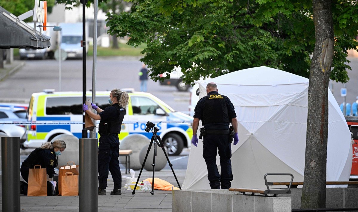 Шведская полиция на месте перестрелки в Стокгольме 