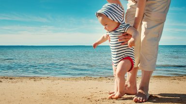 Kõik, mida pead teadma suvel beebi eest hoolitsemisest | Kas beebile võib palavaga vett anda? Kas teda tohib sauna viia? 