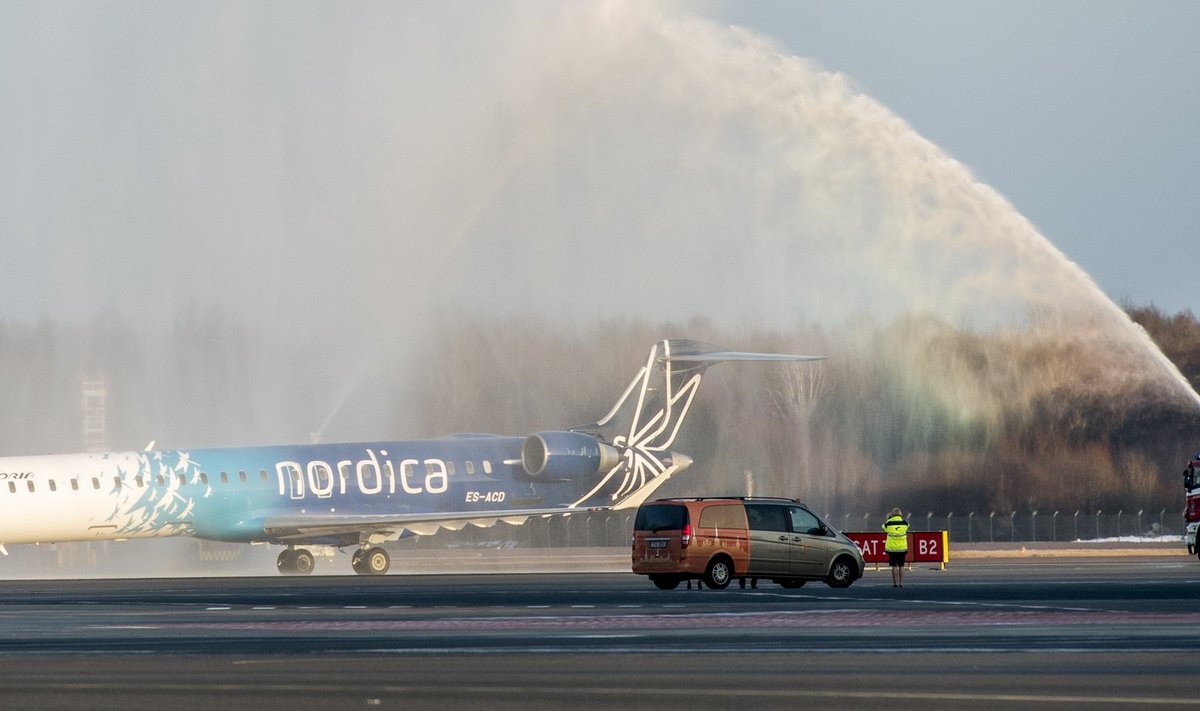 Esimene Nordica lennuk saabumas Tallinna lennujaama
