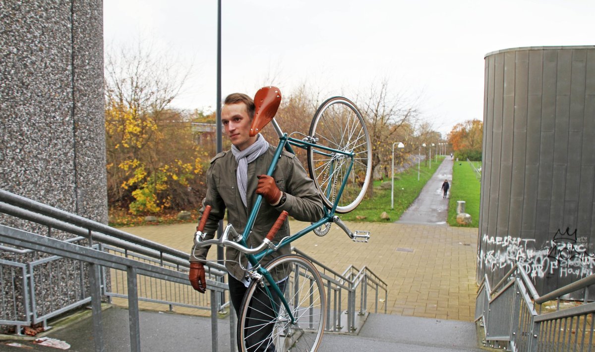 Kaspar Peek ja tema disainitud jalgratas.