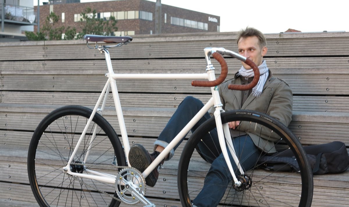 Kaspar Peek disainib Taanis jalgrattaid.