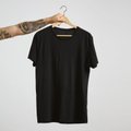 "Выгорело до стирки": Мужчина из Эстонии возмущен качеством дорогой футболки популярного бренда