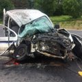 ФОТО: В Вильянди столкнулись грузовой автомобиль и фургон, водители получили серьезные ранения