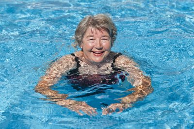 Ujumine sobib igas vanusegrupis inimestele, kuna tegemist on dünaamilise treeninguga ja traumaoht on väga väike.