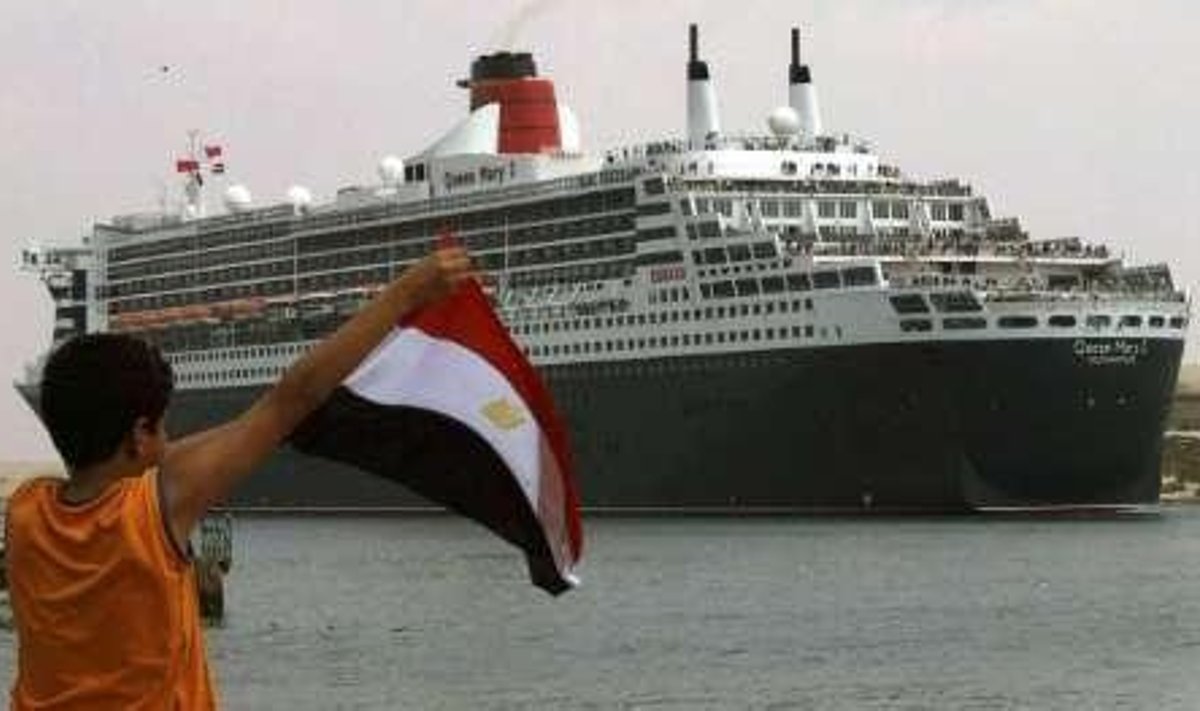 Kruiisilaev Queen Mary 2 Suessi kanalis 2007. aastal.
