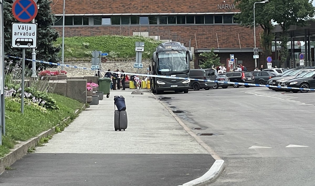 Петровскую площадь в Нарве перекрыли. Найдена бесхозная сумка