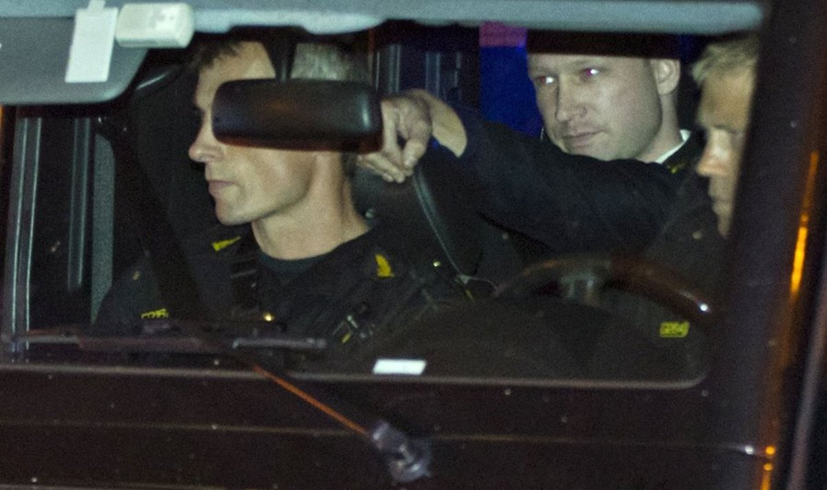 Norra massimõrvar Anders Behring Breiviku transportimine kohtumajja.