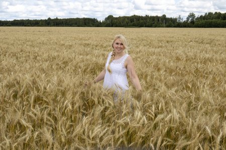 Aasta Põllumees 2020 kandidaat,Karin Tiit,Tammejuure mahetalu, mahesertifitseeritud nisupõld viljapõld