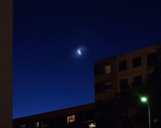 VIDEO | Öösel märgati taevas langevat helendavat spiraali