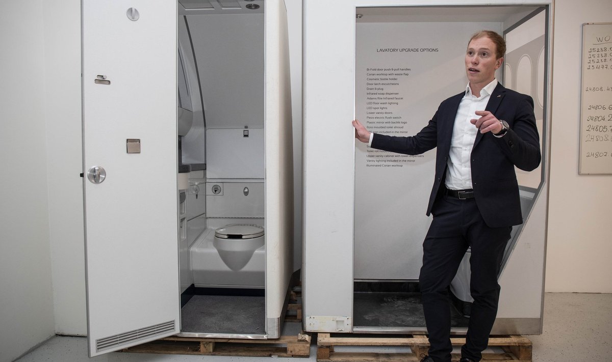 MAC Aero Interiorsi tegevjuht Marko Männiste näitab tootmishoones valmivaid uusi tualettruume.