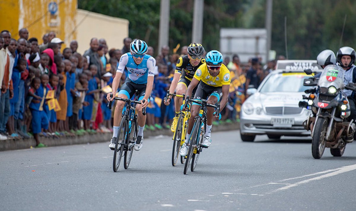 Rein Taaramäe (keskel) Rwanda velotuuri 3. etapil