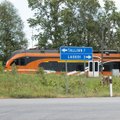 Движение поездов на маршруте Таллинн-Нарва нарушено: на переезде поезд врезался в автомобиль