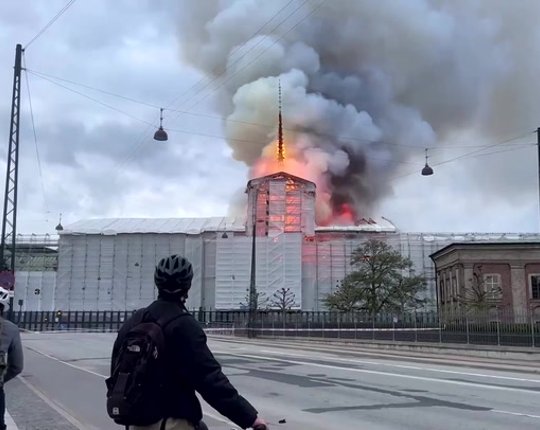 VIDEO JA FOTOD | Kopenhaagenis põleb 400-aastase ajalooga börsihoone. „See on meie Notre-Dame“