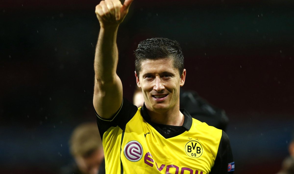Borussia Dortmund's Lewandowski celebrates after defeating Arsenal during their Champions League soccer match in London