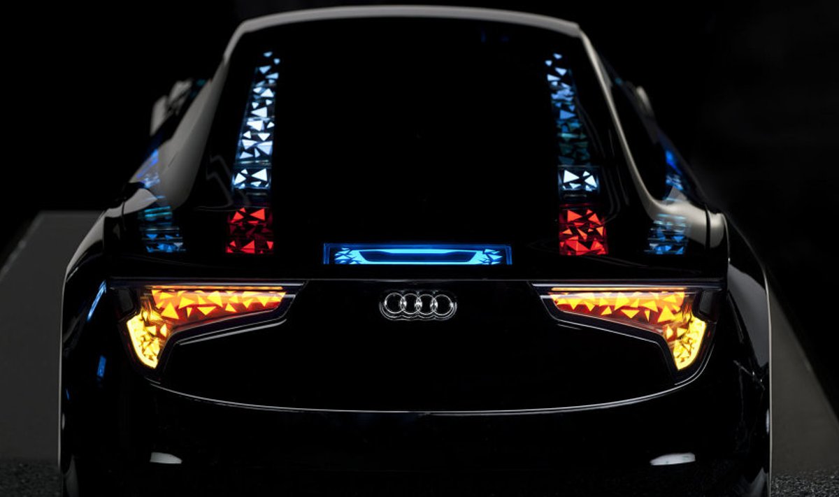 Lähitulevikus jõuavad müügile lasertuledega varustatud autod. Audi arendab näiteks lasertagatuledega autot, millega sõites on taga liiklejal kergem hoida pikivahet. 
