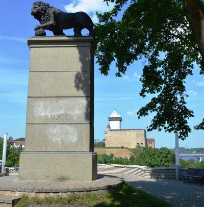 Monument Narvale Rootsi panusest sõjas