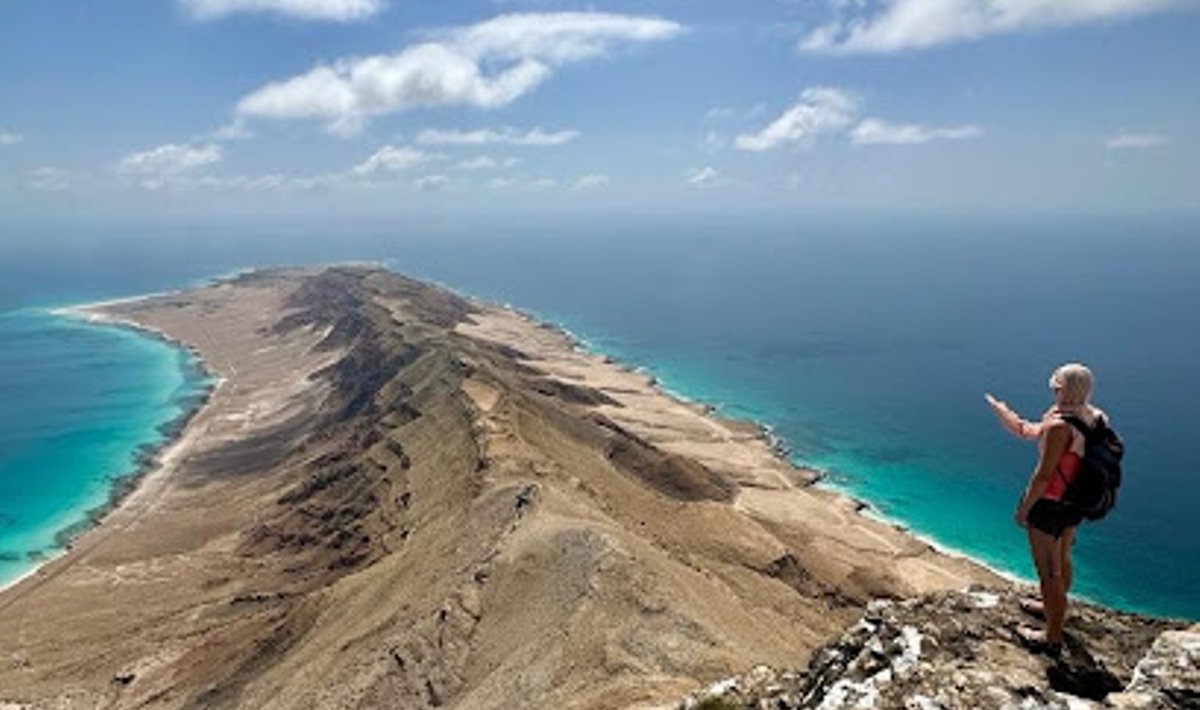Vaade Ras Erisselile, paigale, kus kohtuvad Araabia meri ja India ookean.