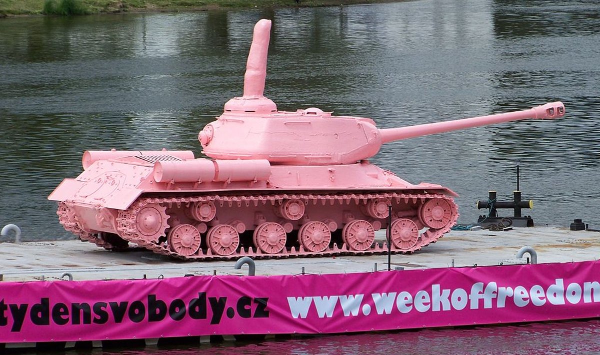 Praha roosa tank
