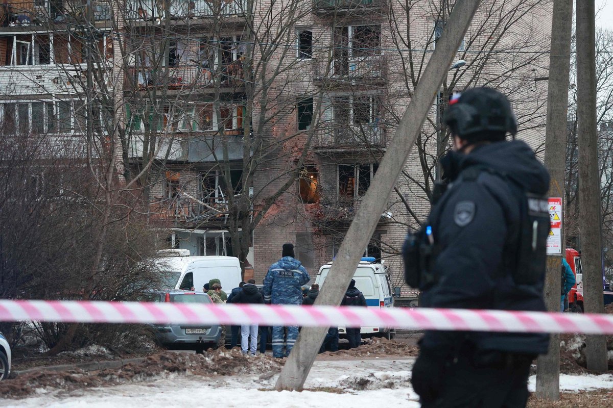 ФОТО и ВИДЕО | В Санкт-Петербурге дрон прилетел в жилой дом - Delfi RUS