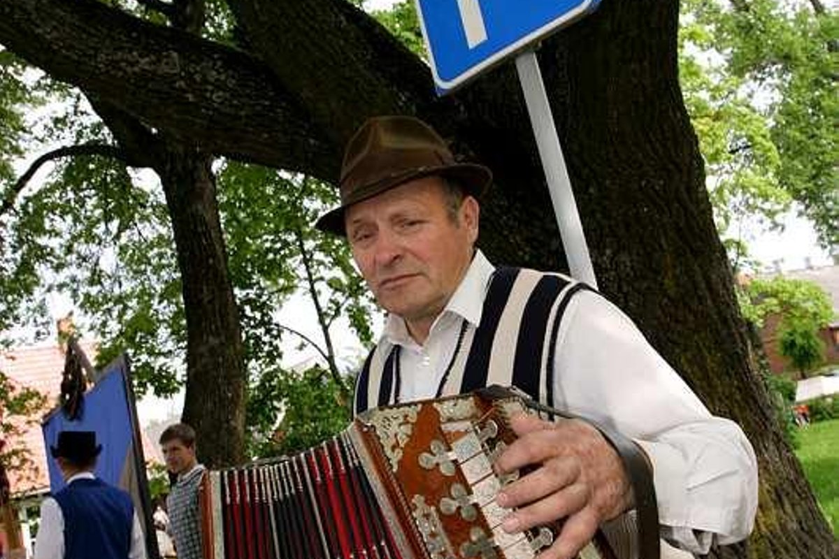 Võru Folkloorifestival otsib lõõtsakuningat