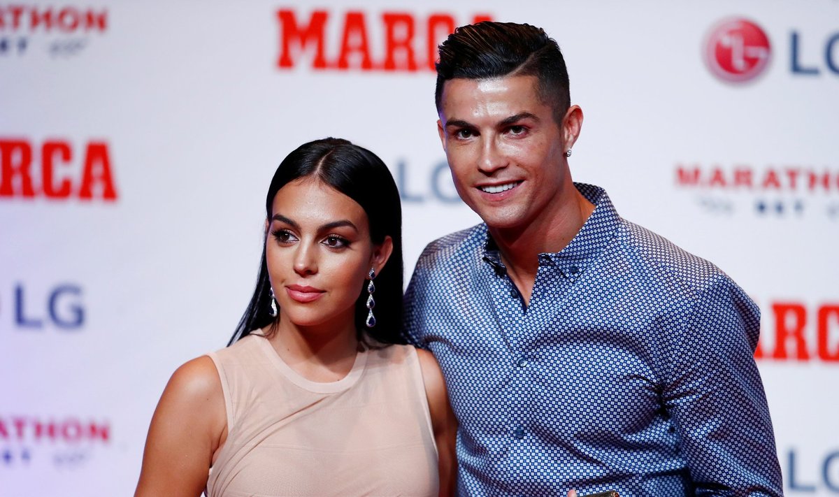 Cristiano Ronaldo receives the MARCA Legend award