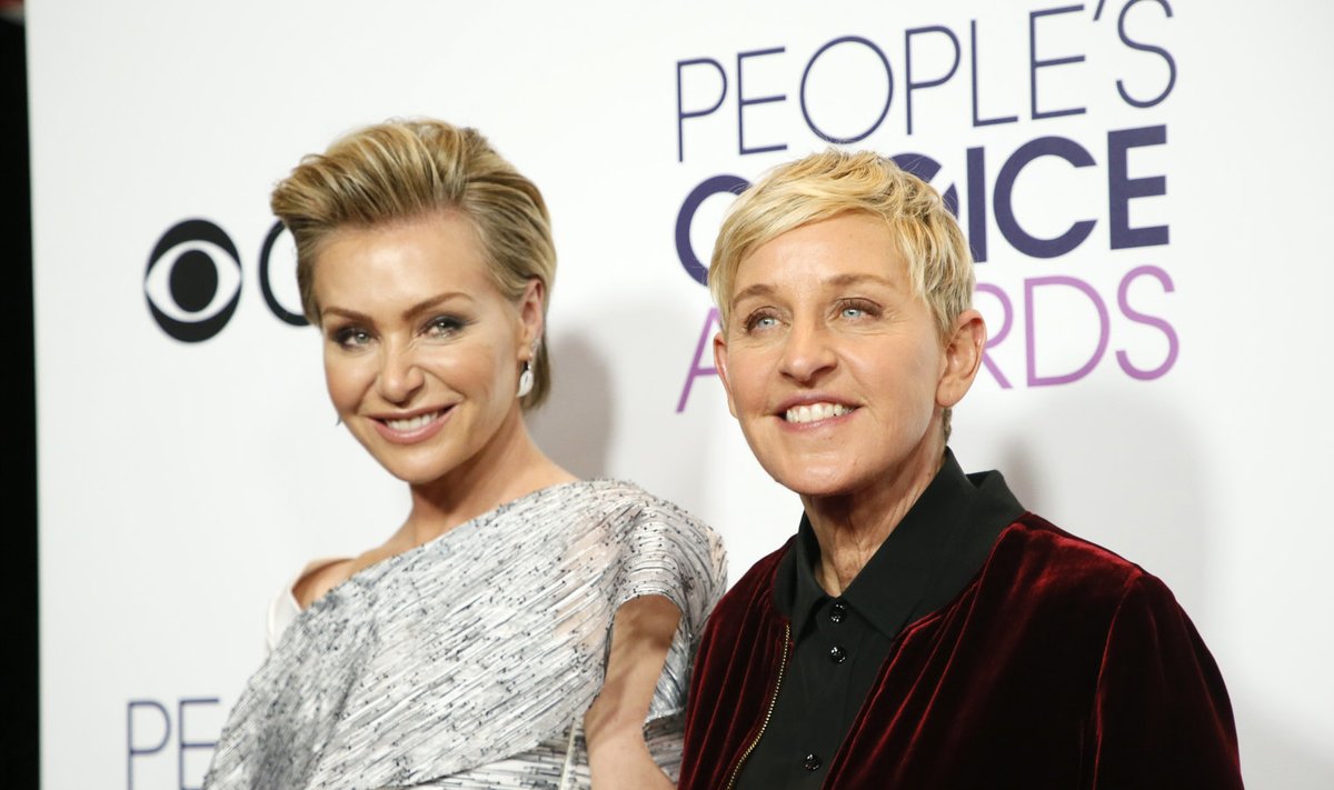 Ellen DeGeneres (paremal) ja tema abikaasa Portia de Rossi (vasakul)