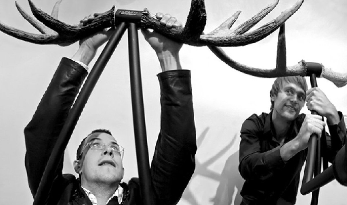 Andres Labi (vasakul) ja Janno Roosi nagide seeria „Ulukid” on praegu väljas Tallinnas tarbekunsti- ja disainigaleriis.