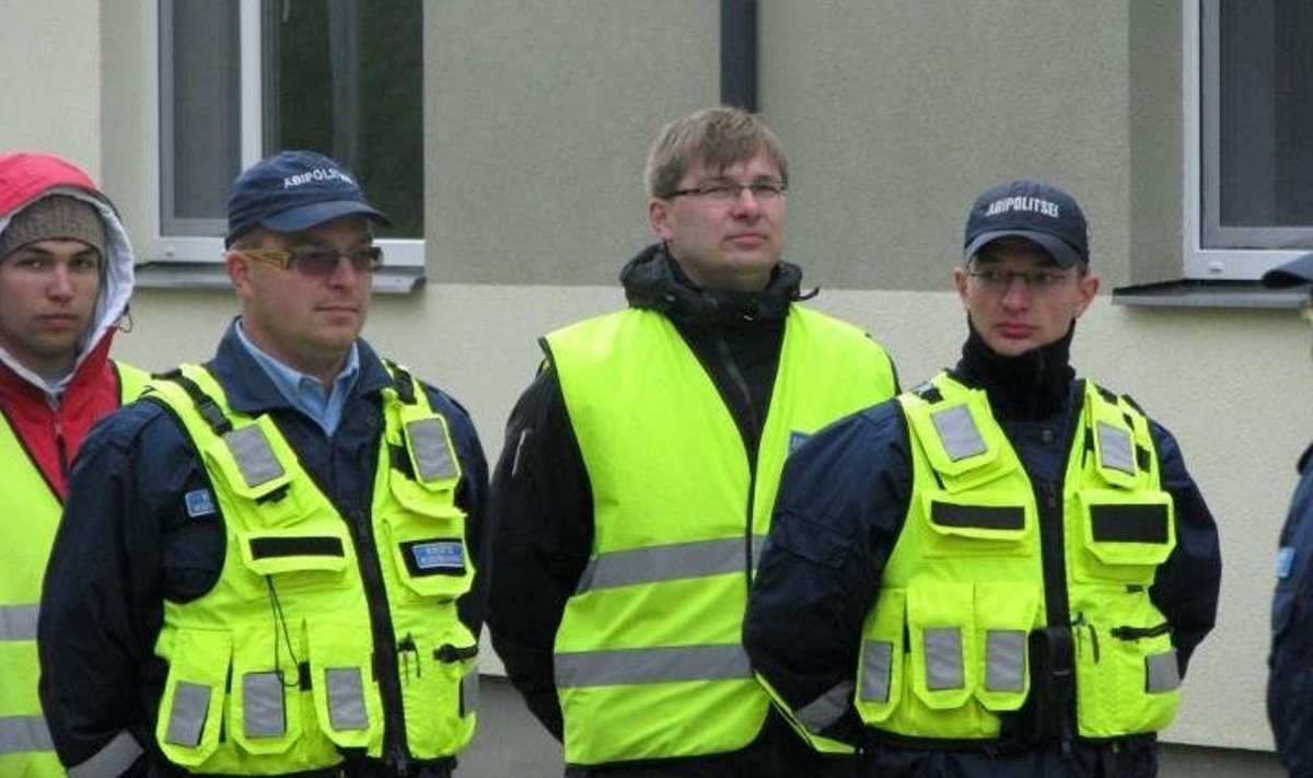 Raplamaa politsei ja vabatahtlikud (Foto: Rapla politseijaoskond)