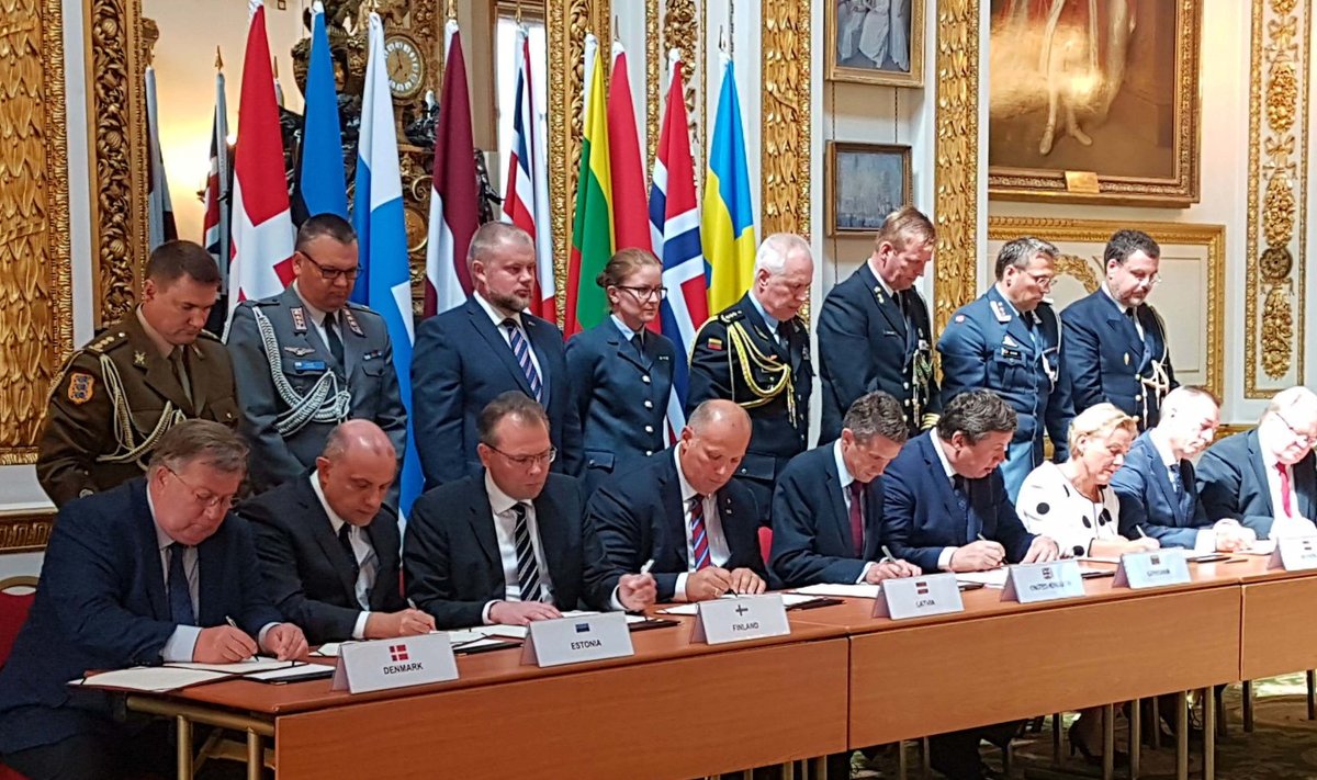 Министр обороны Юри Луйк подписал вместе с министрами обороны восьми государств соглашение о сотрудничестве со сводными экспедиционными силами под командованием Великобритании.