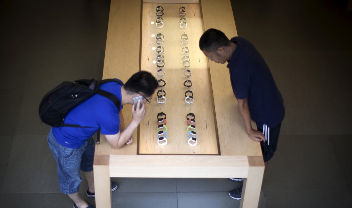Huvilised uudistavad New Yorgis Apple'i kellavalikut