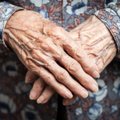 Семейная судебная сага: солидный банковский счет 92-летней женщины безнадежно рассорил ее с родственниками