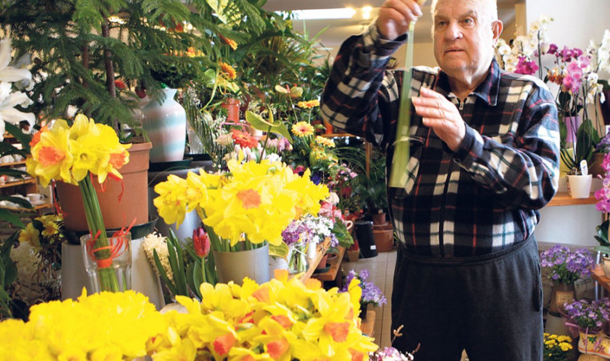 Väino Maidla on lilleäriga tegelnud 40 aastat ning näinud kõiksuguseid naistepäevi.