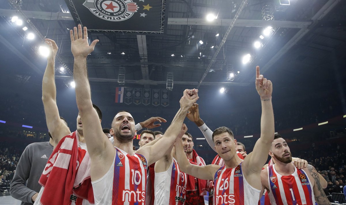 Belgradi Crvena Zvezda võitu tähistamas.